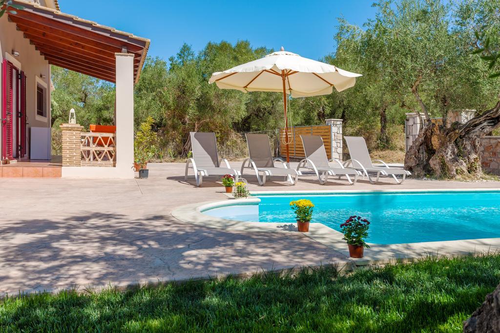 Evalexia Villa - Luxury Villa With Private Pool Near Laganas Perfect For Groups By Villa Mana Gers Kalamákion Екстериор снимка